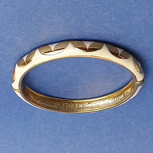 Abstract Geo Leaf Pattern White Enamel Hinge Bangle Skinny Bracelet Gold Tone - Picture 2 of 5